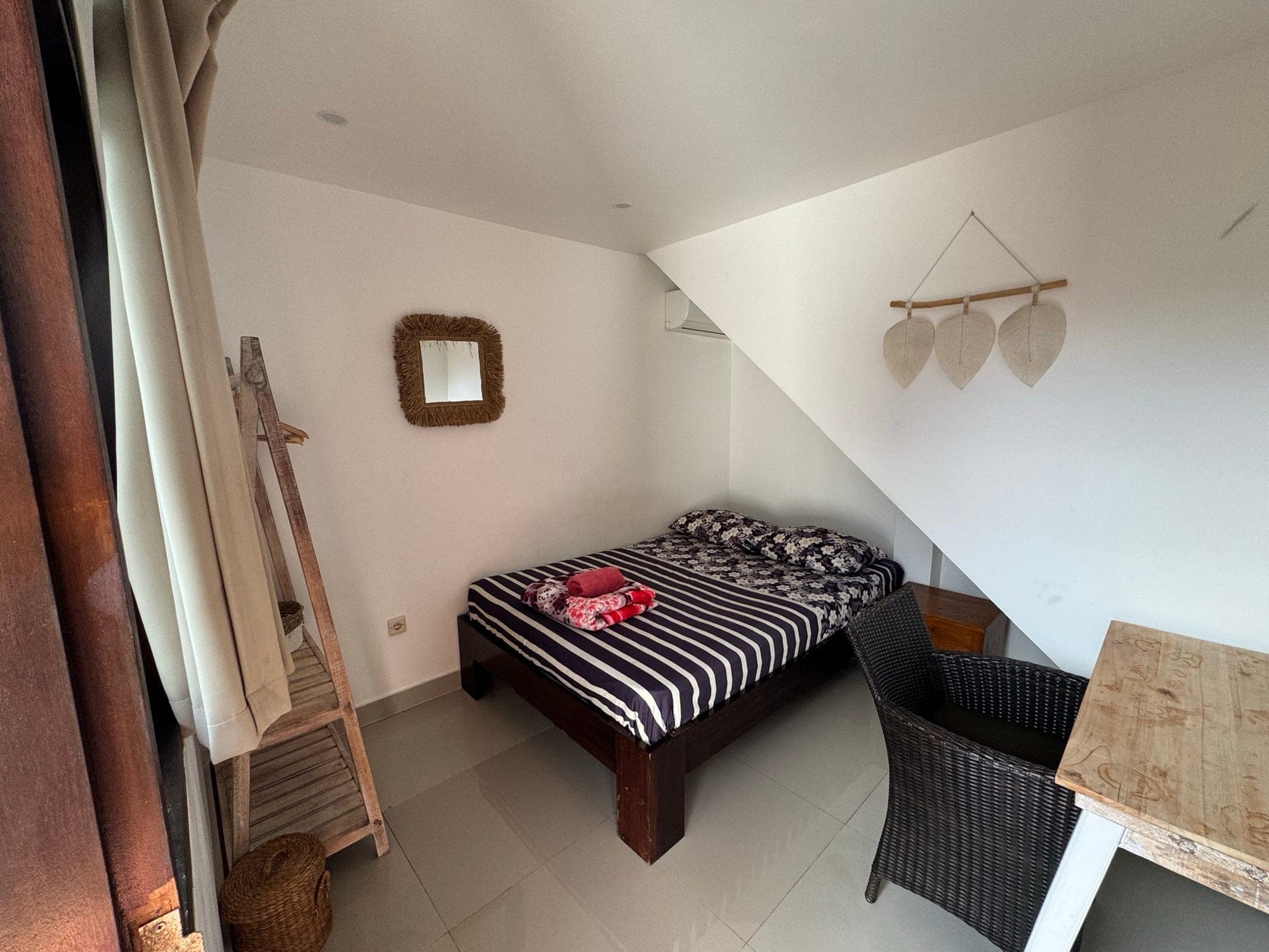 Surf Bali Villa — Room with shared bathroom 1